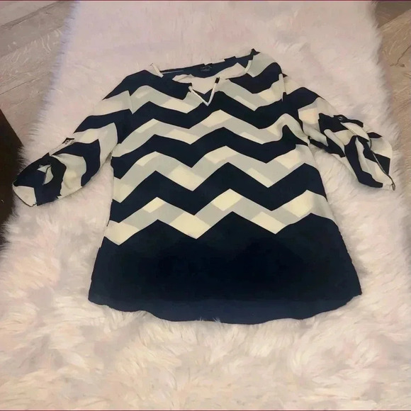 Chevron/rue 21 top blue and white size medium - Picture 4 of 4